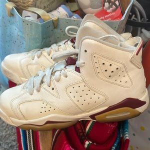 Jordan Retro Maroon 6